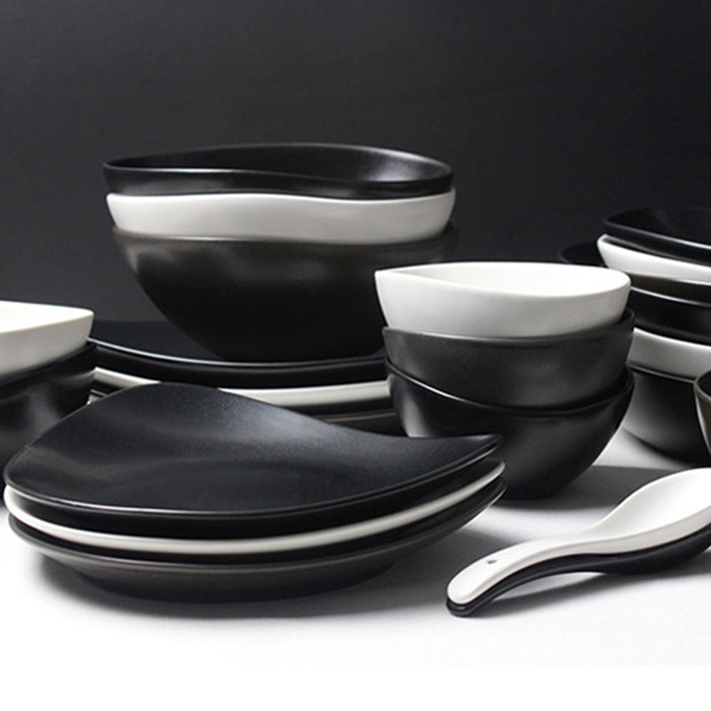 Ceramic Japanese Bowls Are Beautiful And Cute. Irregular Household 5-inch Bowls And Plates Single